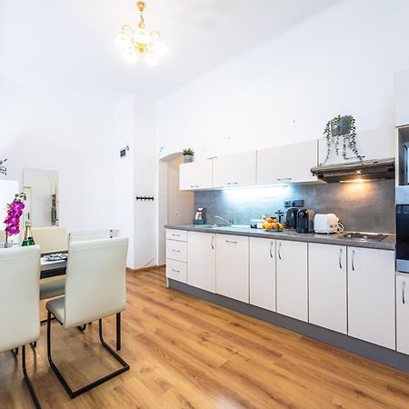 Wenceslas Square 2 Bedroom Apartment Прага Экстерьер фото